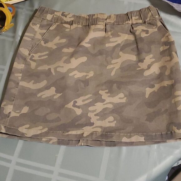 Boston Proper/ Camo Skort/ Size 14 - Picture 1 of 7